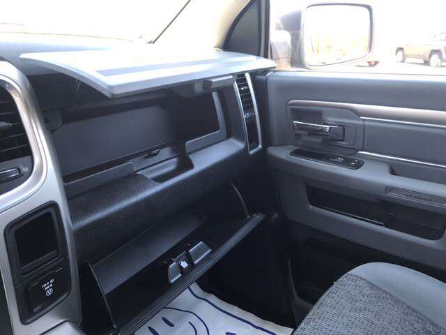 2015 RAM Ram Pickup 1500 4x4 SLT 4dr Crew Cab 5.5 ft. SB Pickup